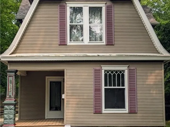 815 4th St, Charleston, IL 61920