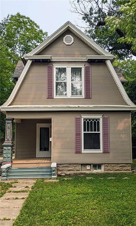 815 4th St photo 1