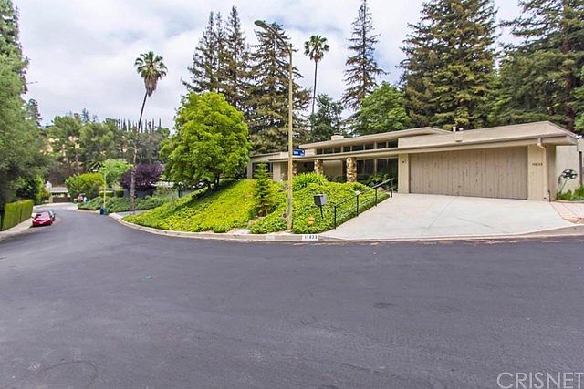 15833 Castlewoods Dr, Sherman Oaks, CA 91403 | Zillow