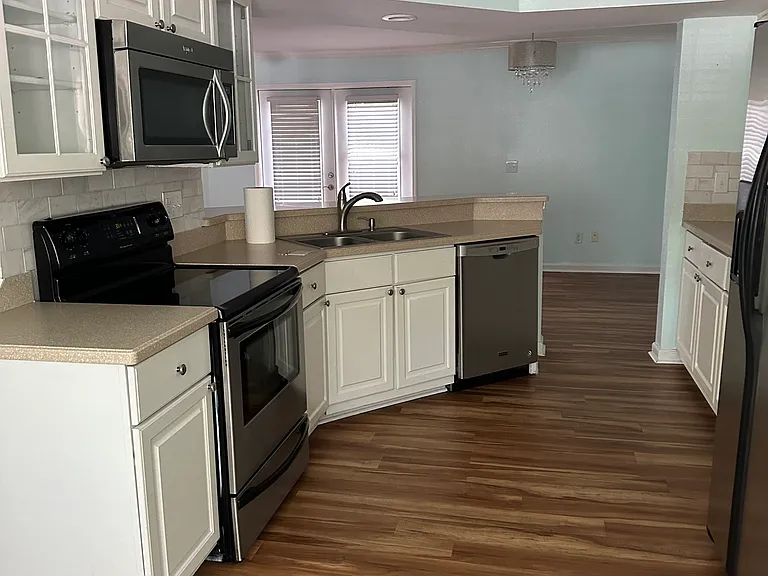 1807 Parc Vue Ave — Photo 2