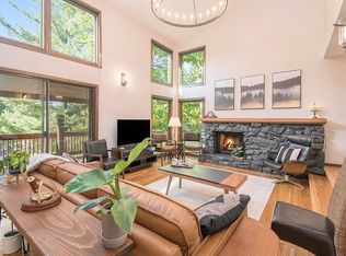 310 Fawn Ct, Bellevue, NE 68005