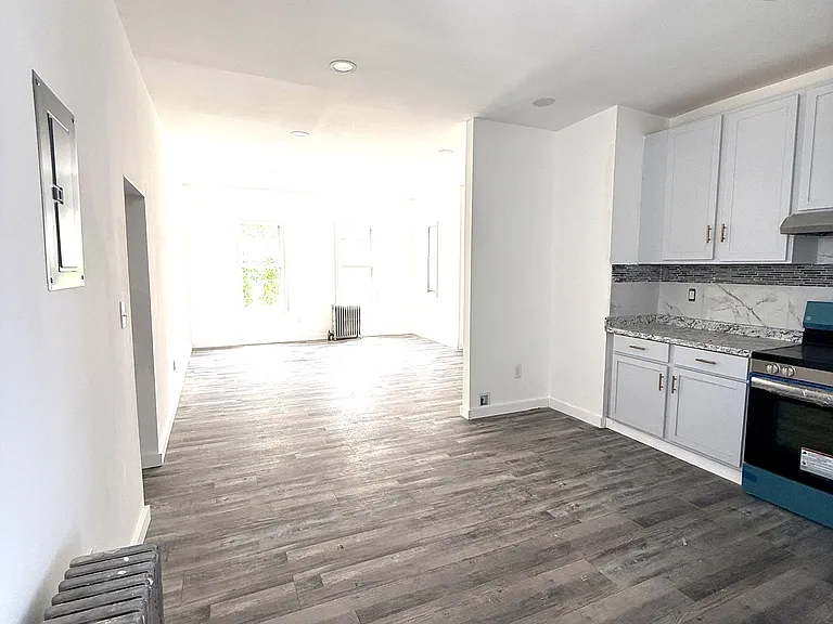 328 Green St #2 — Photo 10