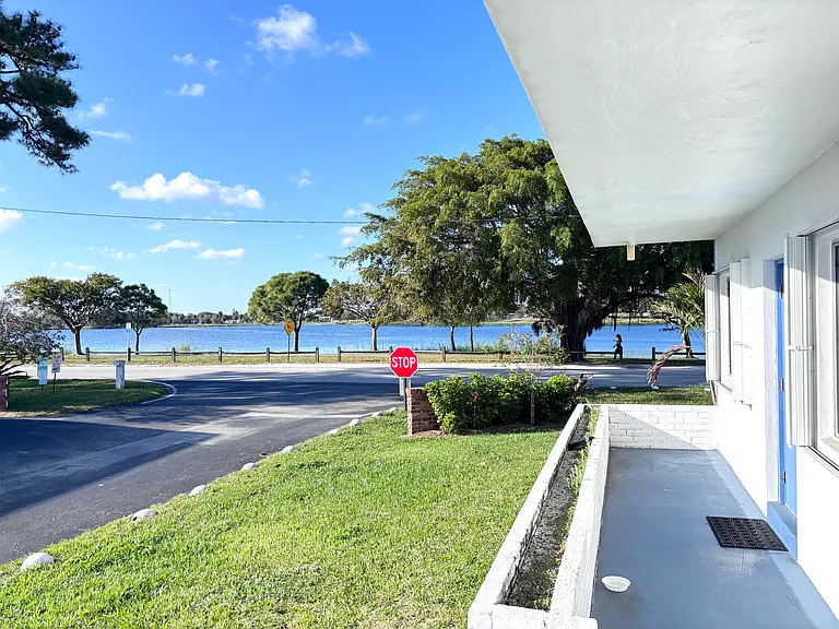 1950 Lake Osborne Dr #3 — Photo 22