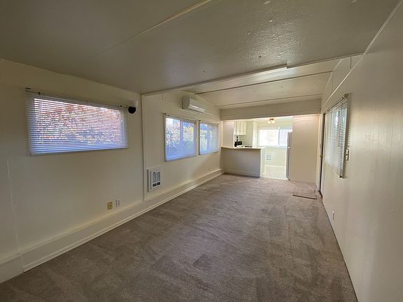 5th image of 921 Autumn Ln Unit 214