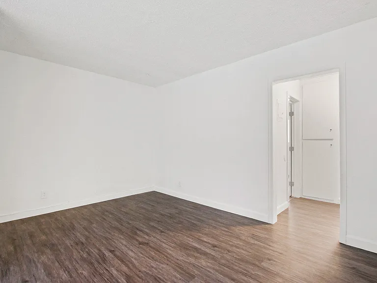 Westminster Apartments — Photo 16