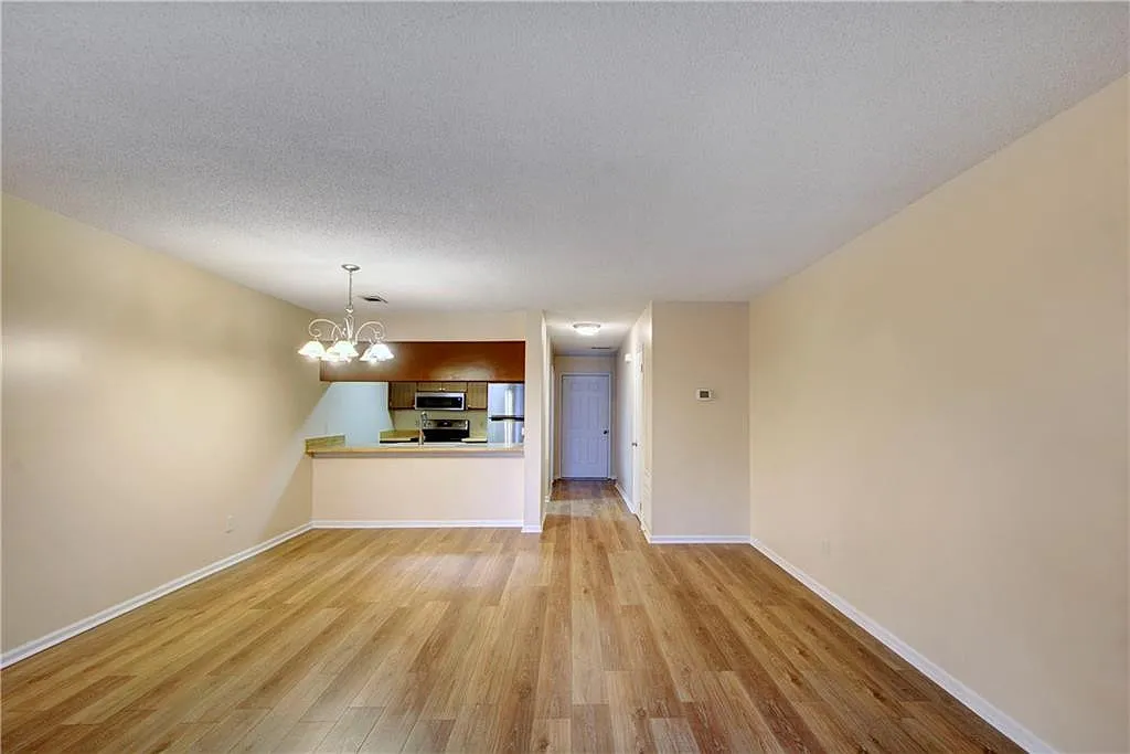 2 bed, 1.5 bath, 1176 sqft, $1,600 — Photo 4