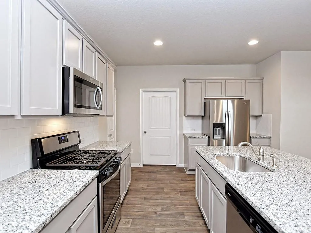 3 bed, 2.5 bath, 1858 sqft, $2,100 — Photo 4