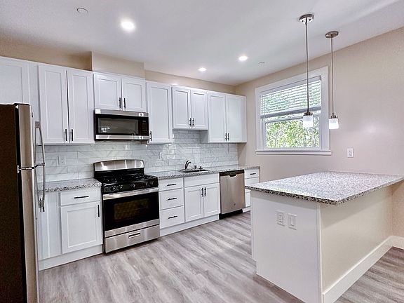 2nd image of 100 Duane St #150-05