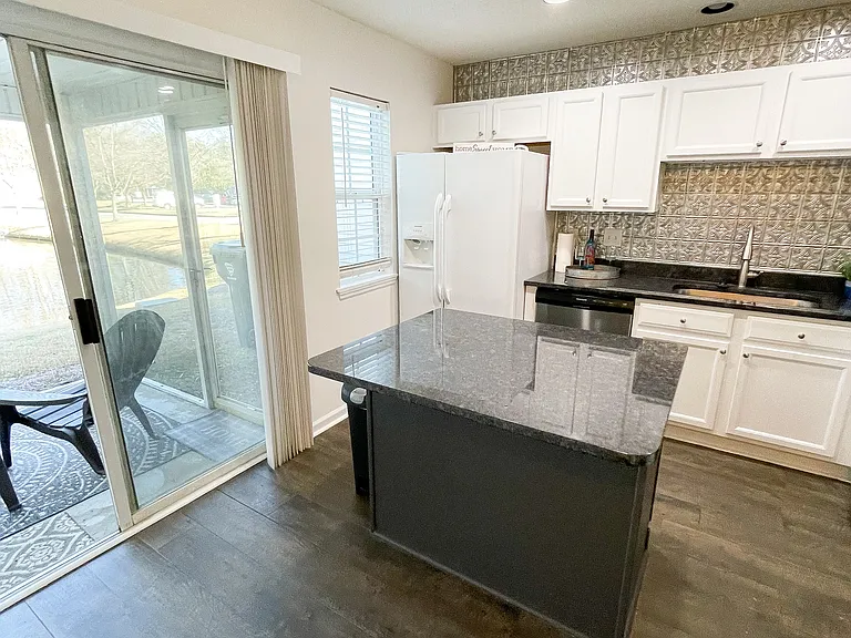 201 Yellow Hawthorn Cir — Photo 6