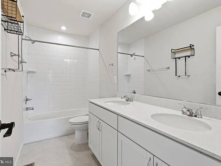 10302 Spotswood Dr — Photo 34