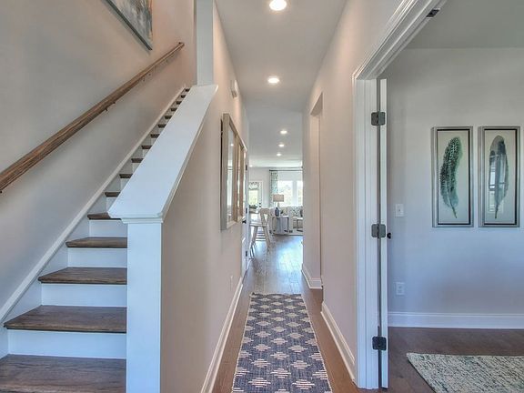 3rd image of 179 Hampshire Way #191