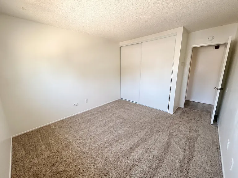 1033 Robinson Ave #14 — Photo 9