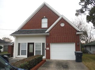 6505 Howe St, Groves, TX 77619