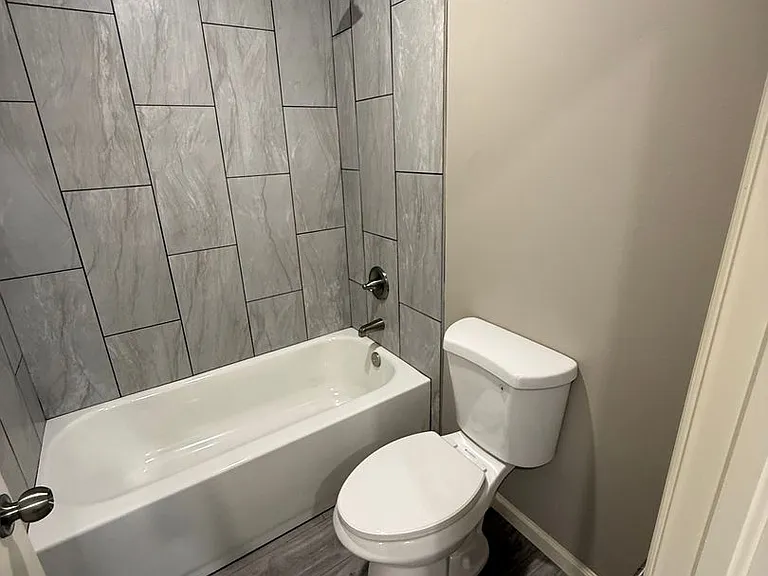 9004-9006 Sandra Way — Photo 15