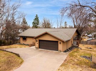9232 Lawn St, Duluth, MN 55810