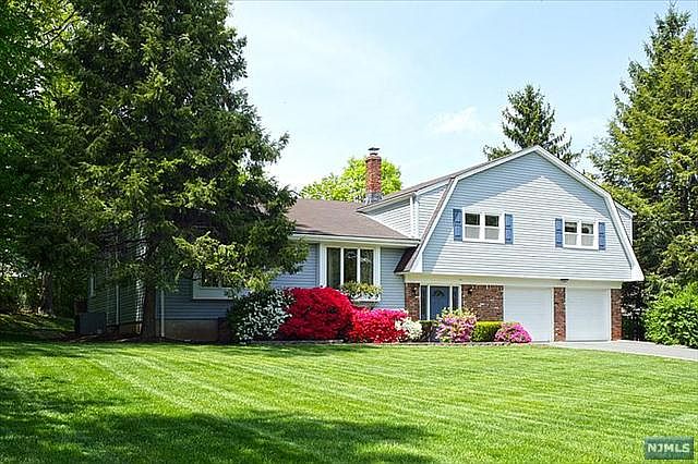 1st image of 23 Hunters Ct