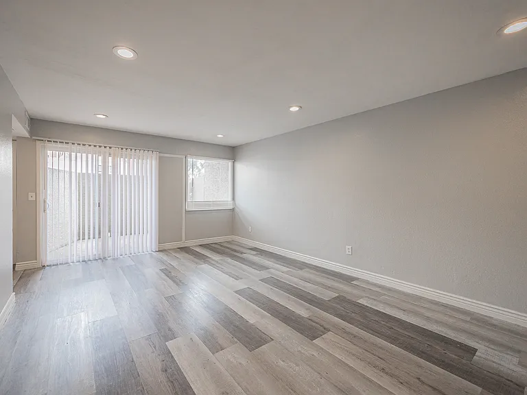 2674 N 43rd Ave #C — Photo 7