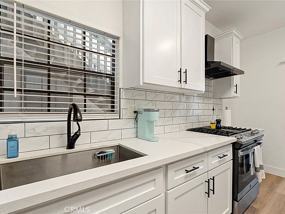 3rd image of 2504 W Macarthur Blvd Unit I
