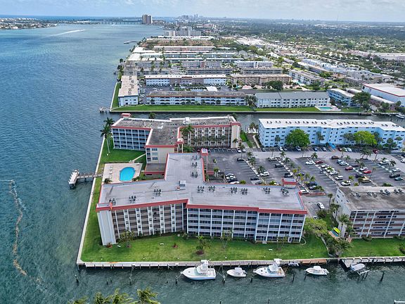 5th image of 105 Paradise Harbour Blvd APT 203
