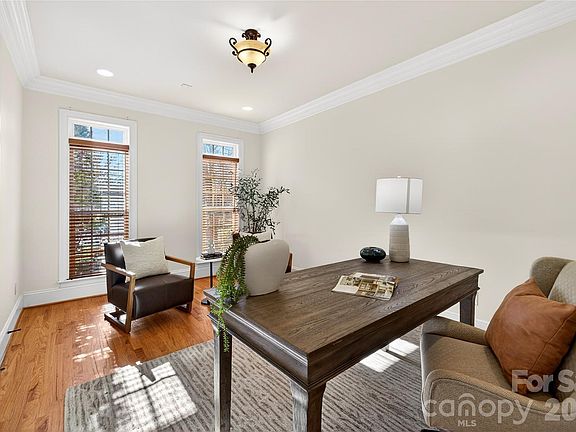 4th image of 6565 Robin Hollow Dr