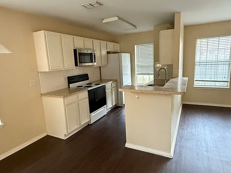 222 Willowbrook Ln — Photo 5