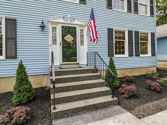 3rd image of 27 Kilian Dr