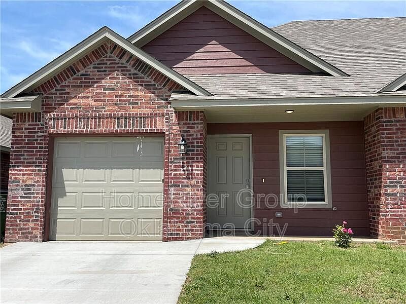 1st image of 1015 SW 91st St