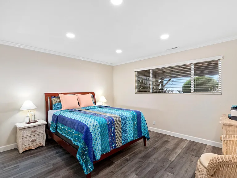 2124 W Cliff Dr — Photo 24