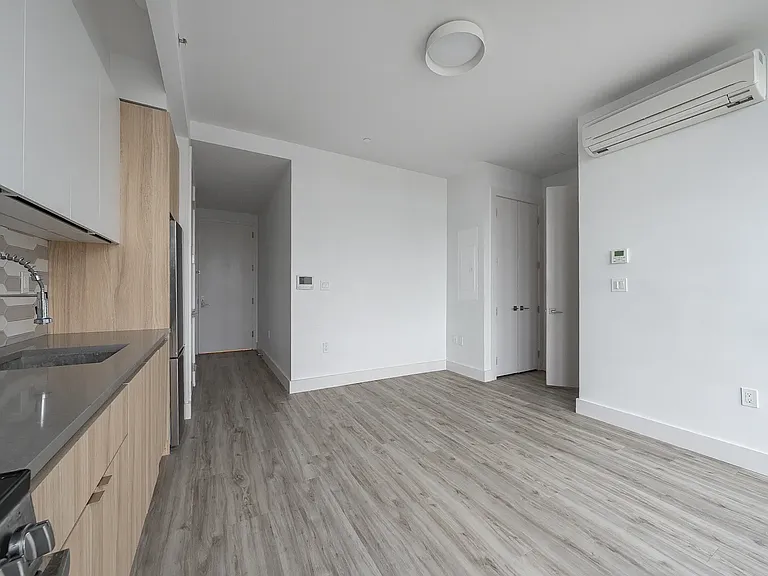584 4th Ave #800 — Photo 3