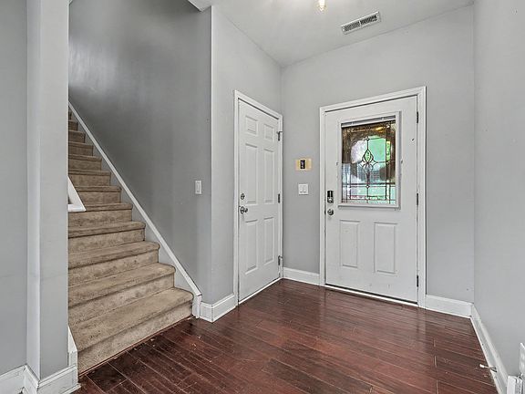 5th image of 411 Glenmore Dr