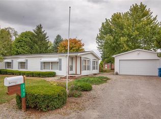 202 N 6th St, Summitville, IN 46070