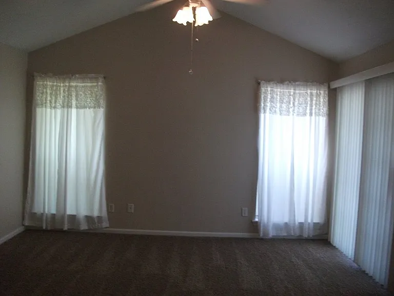 432 Chamberlain Dr — Photo 13