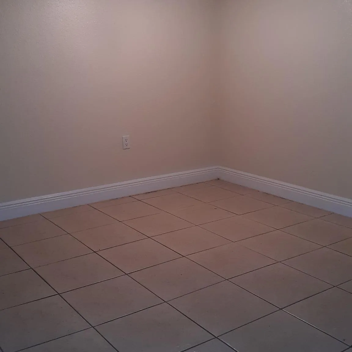 4205 N University Dr — Photo 3
