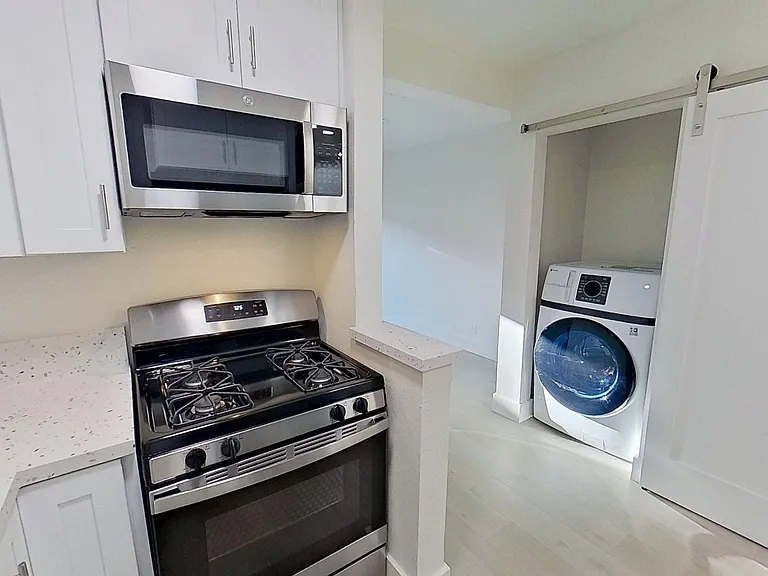 437-443 W Valencia Dr — Photo 43