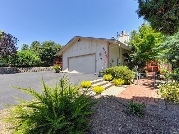3rd image of 13200 Temple Dr