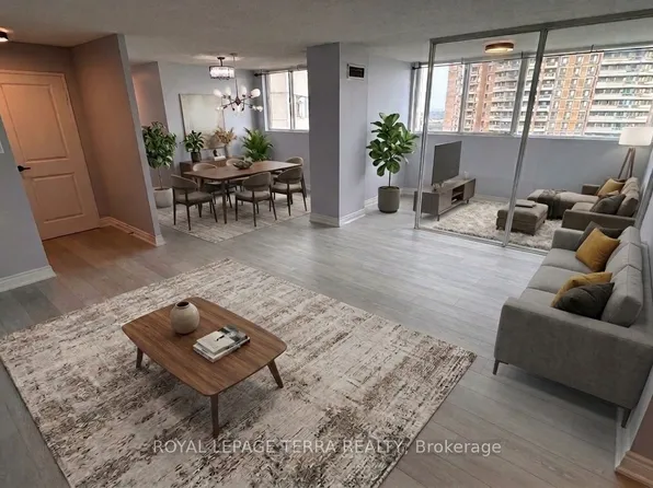 3700 Kaneff Cres #1401, Mississauga, ON L5A 4B8
