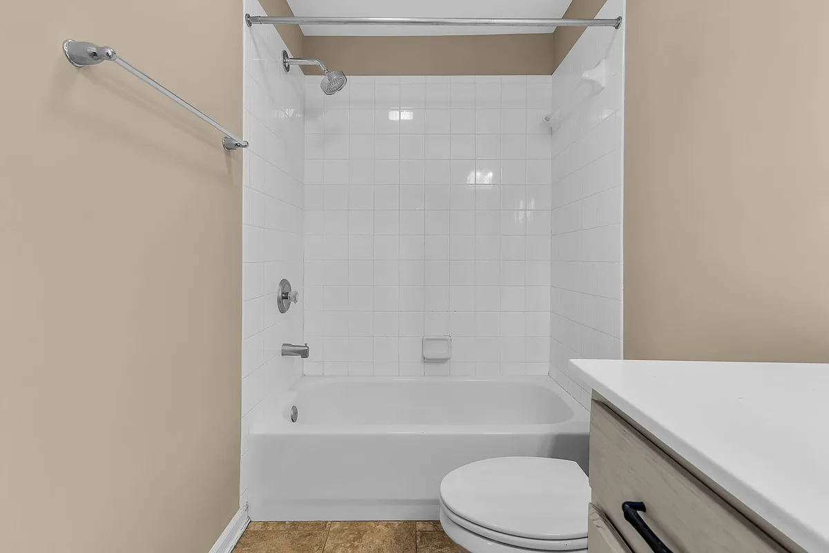 Building Photo - 553 Rosedale Ave #113-1