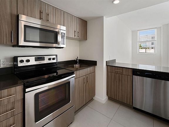 3rd image of 903 West Ave #1