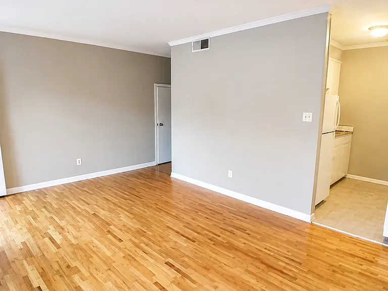 130 College St — Photo 9