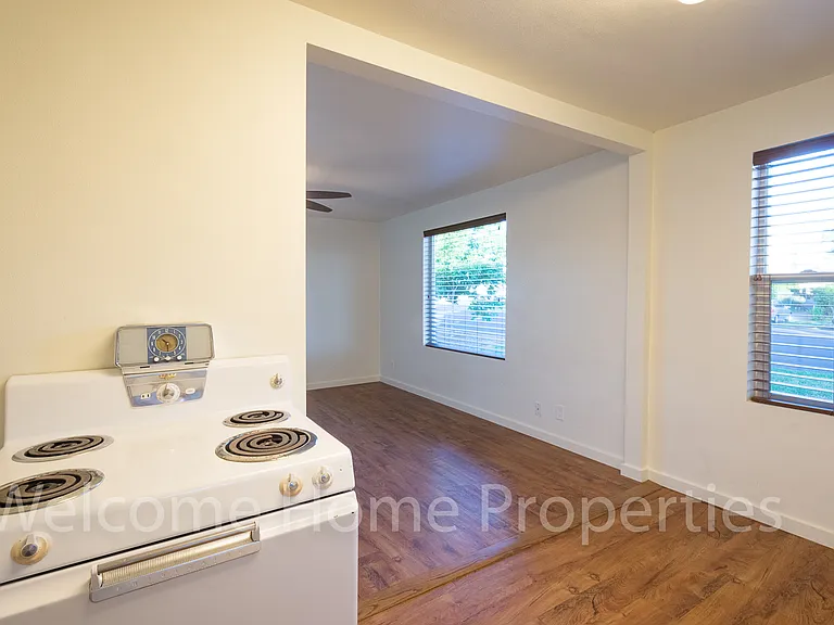 808 W Alder St — Photo 9