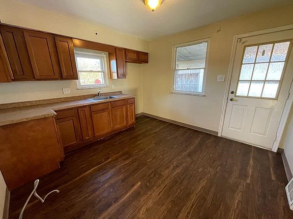 2nd image of 708 Overhill Dr
