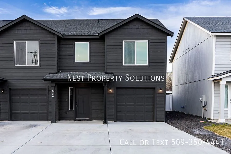 Modern Duplex with Private Fenced Yard & Washer/Dryer Included — Photo 1