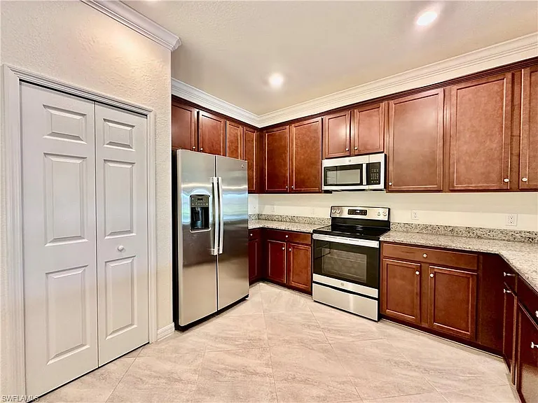 1823 Alameda Dr — Photo 6