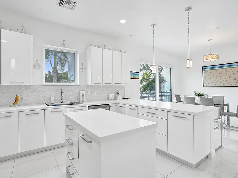 1347 N Ocean Blvd — Photo 22