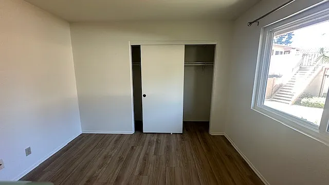 637 Sydney Ln — Photo 32