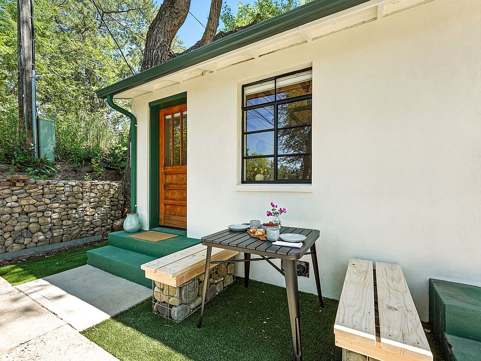 Outdoor Seating and Table Provided