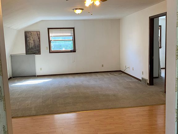 Livingroom/ Diningroom 22 x 16