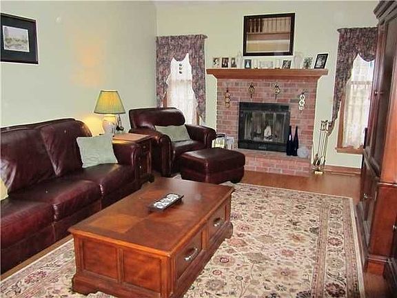 4th image of 349 Hartsville Ln