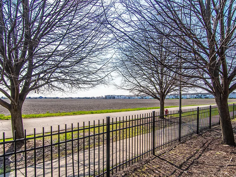 4133 Blackstone Dr — Photo 47