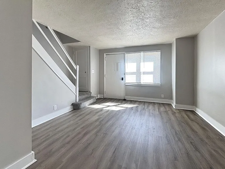 242 Margate Rd — Photo 3